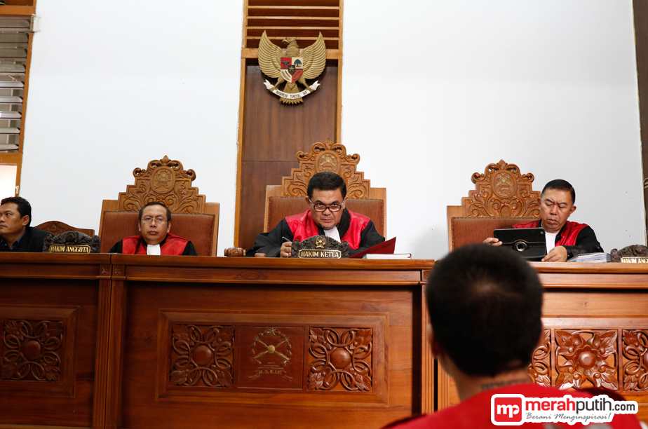 Absen di Persidangan, Artis AA Dipanggil Paksa