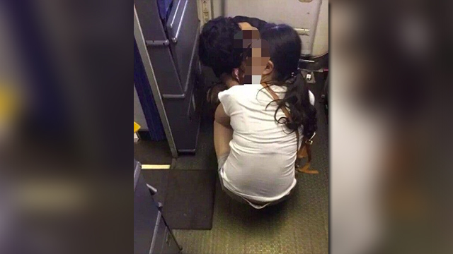 Ibu di Tiongkok Biarkan Anaknya BAB di Kabin Pesawat