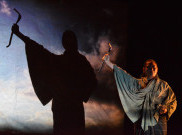 Ine Febriyanti Pentaskan Monolog Cut Nyak Dien