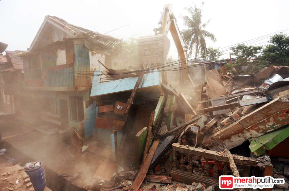 Penggusuran Kampung Pulo Diprediksi Selesai Besok