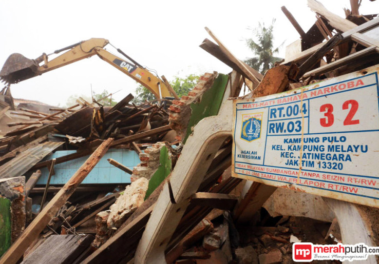 Diterjang Banjir Bandang, Makam KH Lukman Nur Hakim Berputar-putar di atas Air