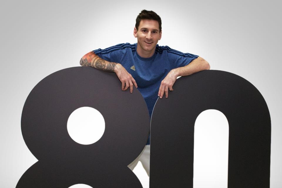 Foto Unik Lionel Messi Rayakan 80 Juta Penggemar di Facebook