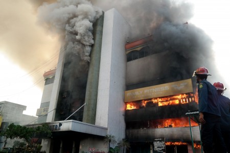 Gedung Medan Plaza Habis Terbakar