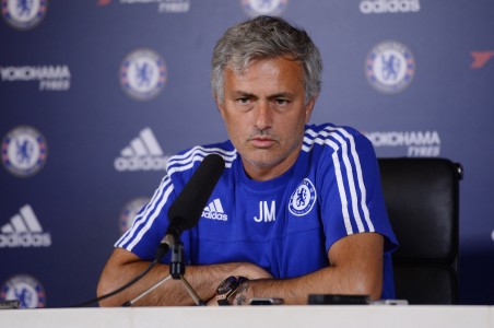 Dipermalukan di Kandang, Mourinho Salahkan Wasit