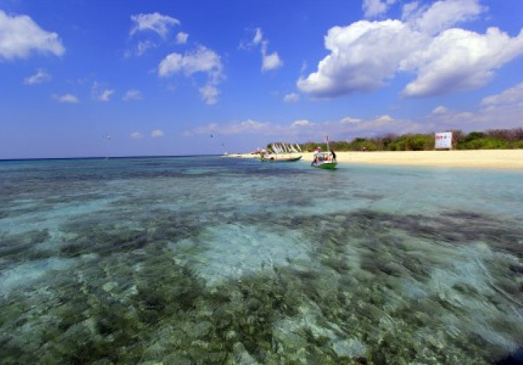 Eksotisnya Pemandangan Alam di Pulau Tabuhan