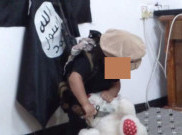 ISIS Rilis Video Bocah 'Penggal' Boneka Beruang