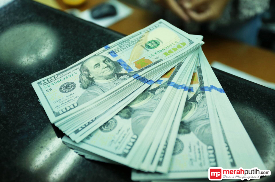 Awal Pekan Rupiah Tembus Rp14.038 per Dollar AS