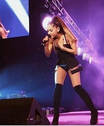Ariana Grande Akhiri Konser Jakarta dengan