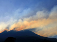 Gunung Aso di Jepang Meletus