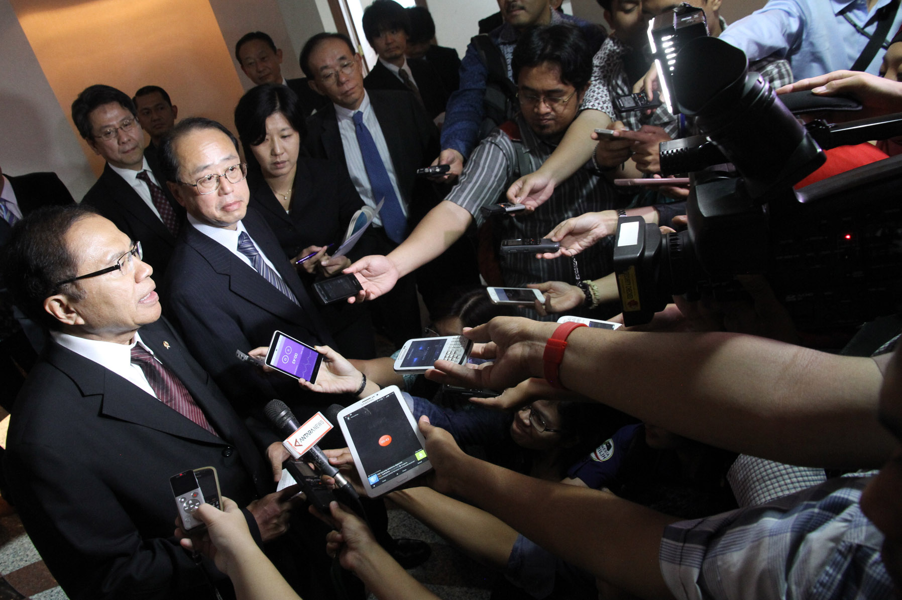 Menko Perekonomian Tunggu Rini Soemarno Terkait Kelanjutan Proyek Kereta Cepat
