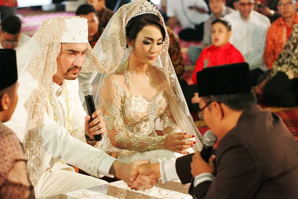 Setelah 6 Tahun Pacaran, Reza Pahlevi-Astrilika Liko Akhirnya Menikah