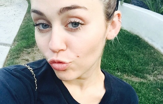 Miley Cyrus Mengaku Masih Jomblo 