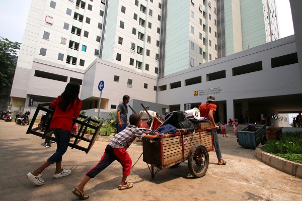 Minim Fasilitas Bermain, Anak-Anak Rusanawa Jatinegara Main di Lantai Dasar
