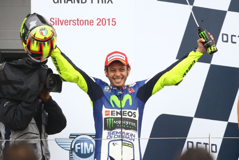 Semua Pembalap Berambisi Asapi Valentino Rossi