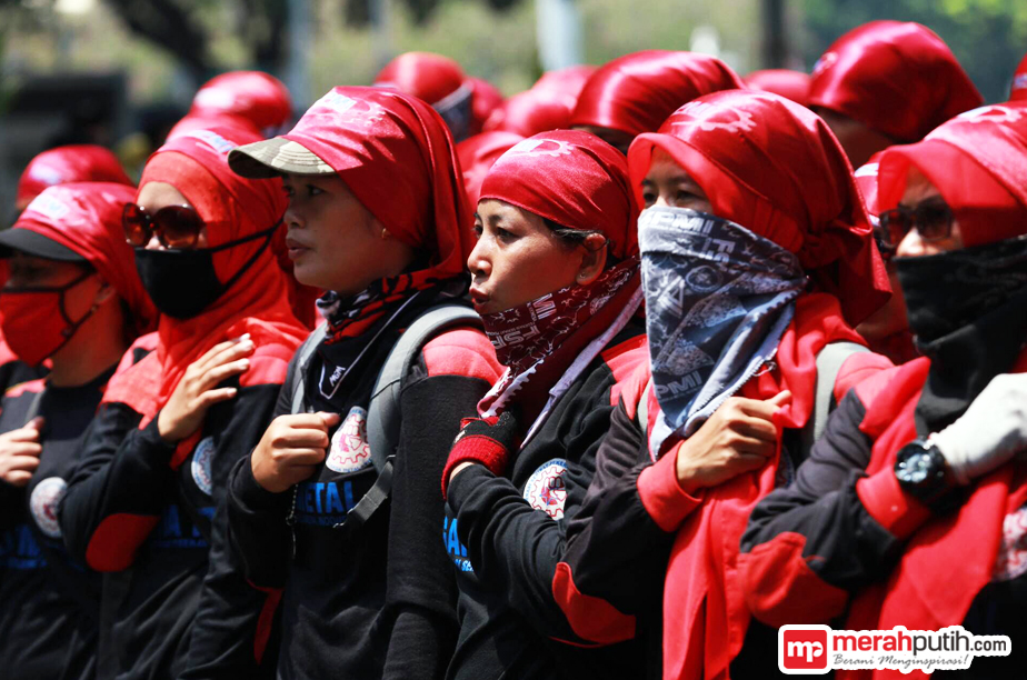 Minta Diangkat Jadi PNS, Ribuan Bidan Desa Datangi Istana