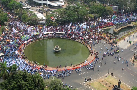 Aksi Unjuk Rasa Buruh di Sejumlah Daerah