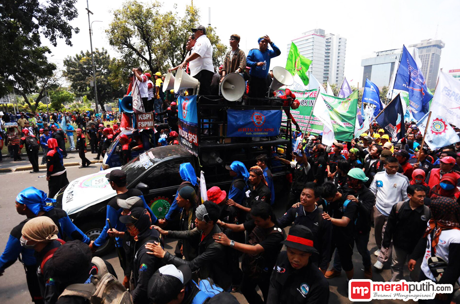 PHK Massal, Warga Tanah Tinggi Jakpus Jadi Tukang Parkir