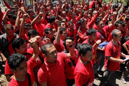 Ribuan Demonstran Buruh Jadi Ladang Rezeki Ratusan PKL