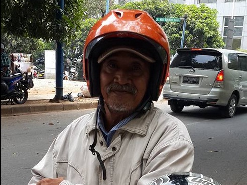 Pak Soleh, Tukang Ojek Tua di Palmerah Gegerkan Netizen