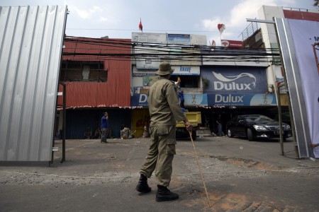 Pasca Direlokasi, Pedagang Tekstil Pasar Benhil Melaba