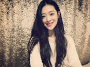 Resmi Bersolo Karier, Sulli Pamer Foto Mesra dengan Pacarnya