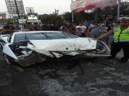 Kecelakaan dengan Motor, Lamborghini Ringsek
