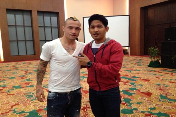 Ibnu Jamil Terjun Langsung dalam Coaching Clinic Sepak Bola