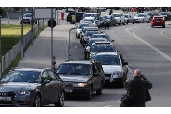 Aktivis Bentuk Konvoi Mobil untuk Antar Imigran Suriah