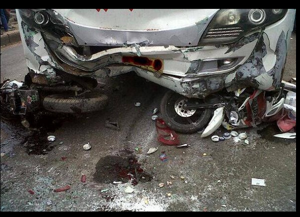 Naik Motor Ugal-Ugalan Dua ABG Tewas Terlindas Truk