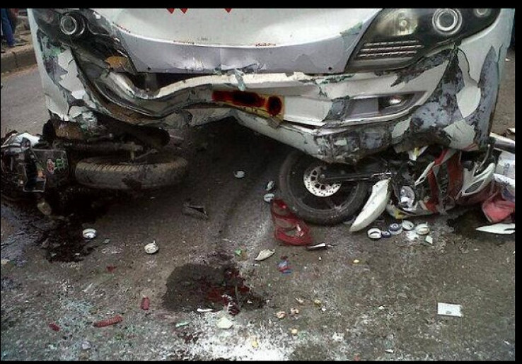Naik Motor Ugal-Ugalan Dua ABG Tewas Terlindas Truk