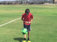 Fantastis! Video Seorang Bocah Juggling Bola Sambil Bermain Rubrik