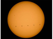 Potret Siluet ISS di Depan Matahari