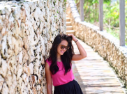 Pesona Kulit Cokelat Eksotis Pevita Pearce