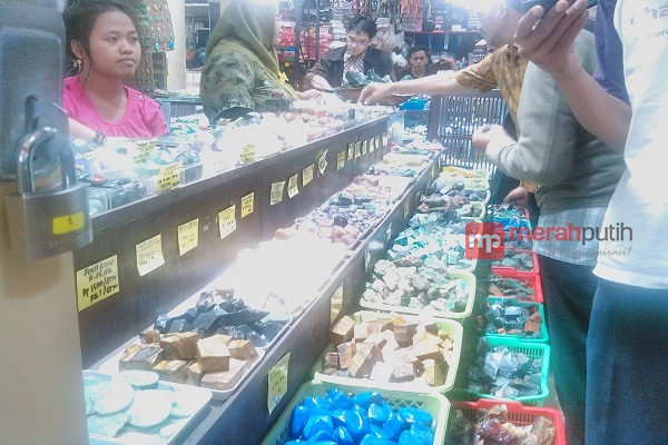 Rupiah Anjlok, Pedagang Batu Akik Tiarap