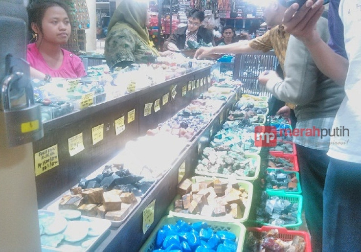 Rupiah Anjlok, Pedagang Batu Akik Tiarap