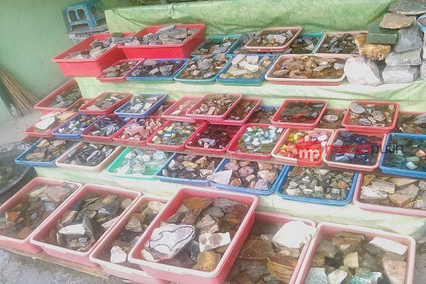 Ekonomi Indonesia Lesu, Pedagang Batu Akik Makin Terpuruk
