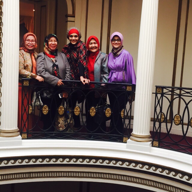 Kain Songket Silungkang Ramaikan Ajang Couture Fashion Week 2015