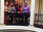 Kain Songket Silungkang Ramaikan Ajang Couture Fashion Week 2015