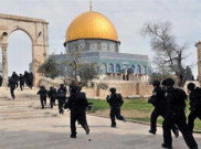 Bentrokan Hari Kedua, 200 Tentara Israel Serbu Masjid Al-Aqsa 