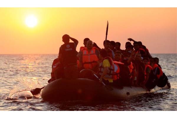 Konsul Kehormatan Perancis Jual Kapal Kecil pada Imigran