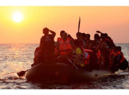 Konsul Kehormatan Perancis Jual Kapal Kecil pada Imigran