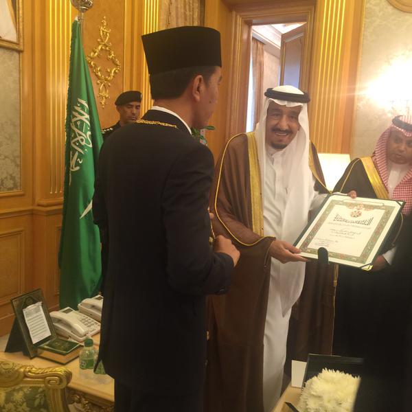 Presiden Jokowi Terima Penghargaan dari Raja Arab Saudi