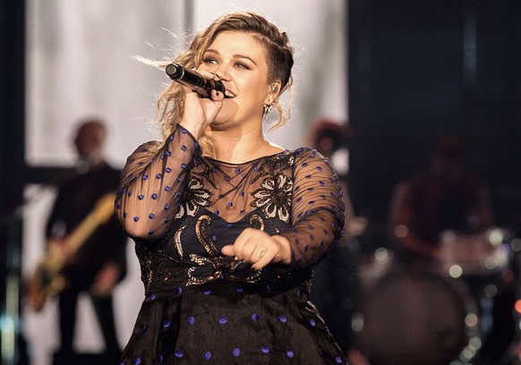 Kelly Clarkson Batalkan Sisa Tur Dunianya, Ada Apa?