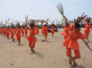 Parade Budaya Sail Tomini 2015 di Sulawesi Penuh Warna-Warni