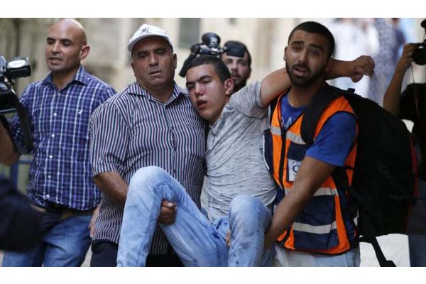 Polisi Israel Bentrok dengan Pemuda Palestina