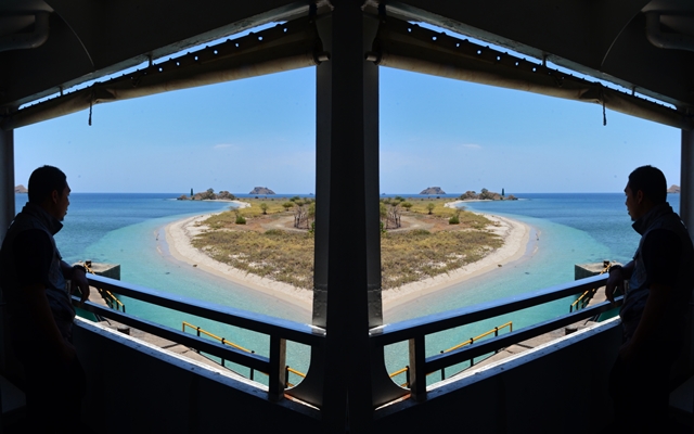 Pesona Pantai Pelabuhan Poto Tano Sumbawa