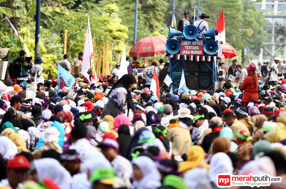 Tak Sabar Tunggu Keputusan, Guru Cirebon Gunduli Rambut