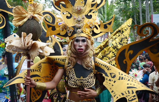 Parade Budaya di Festival Senggigi 2015
