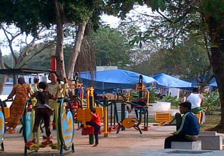 Taman Pedongkelan, Keceriaan anak-anak dan Aroma Hewan Kurban