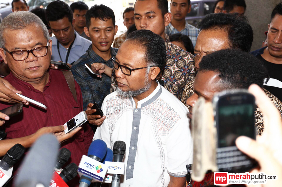 Ratusan Sahabat Iringi Kepergian Bambang Widjojanto dari KPK